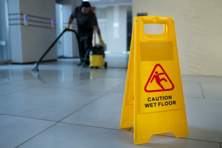 ¿Cómo evitar un piso resbaloso?