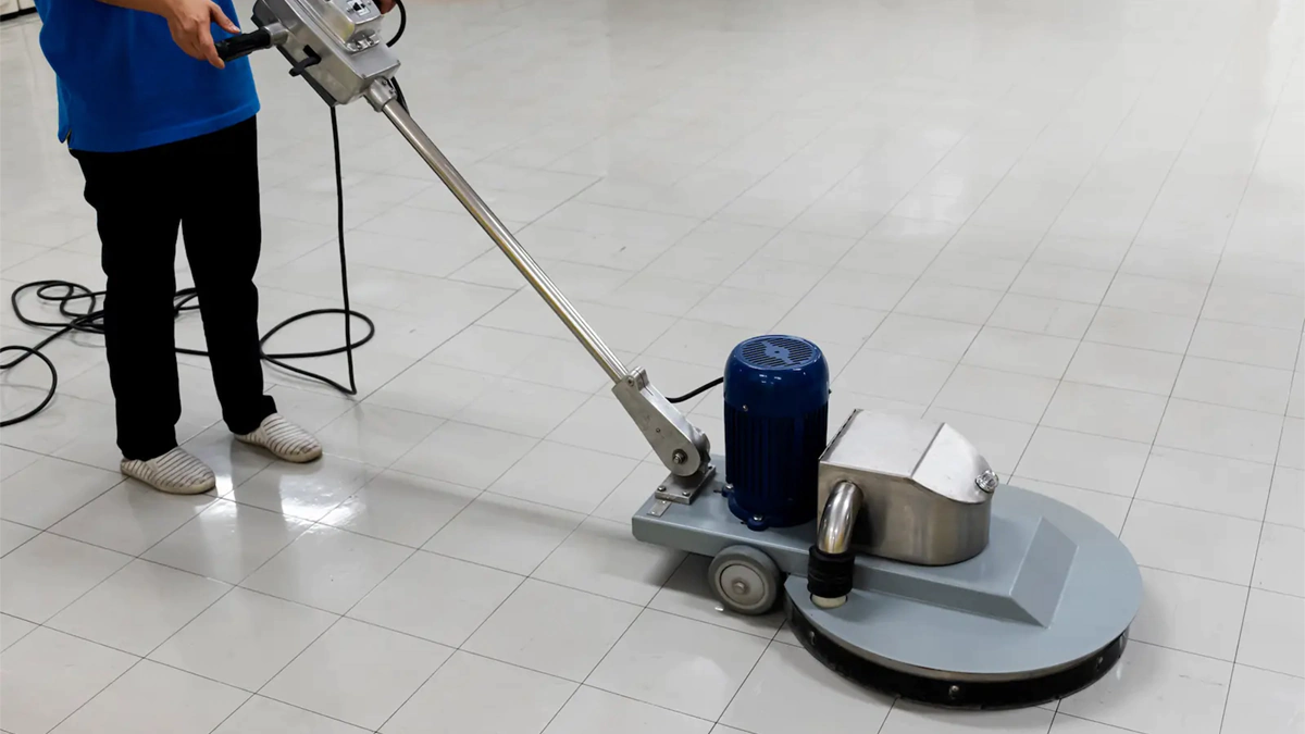 Limpieza de piso con pulidora