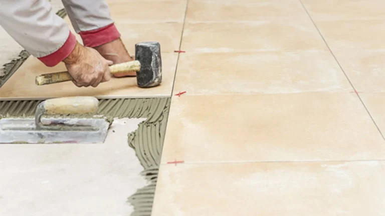 ¿Cuál es la humedad del concreto en la instalación de pisos?