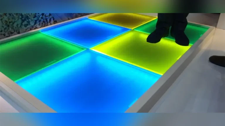 Primer suelo fotovoltaico transitable