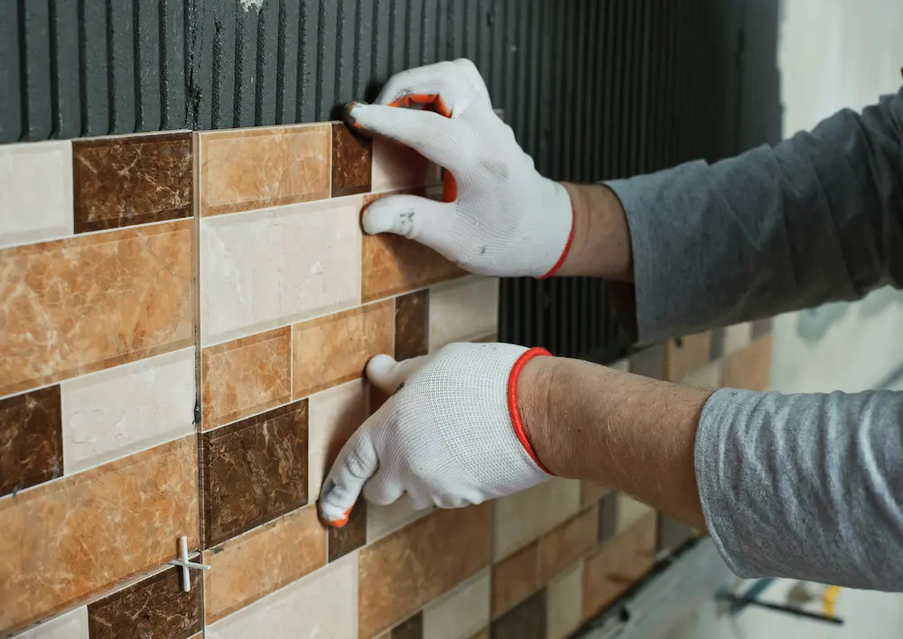 Instalación de baldosas para interiores