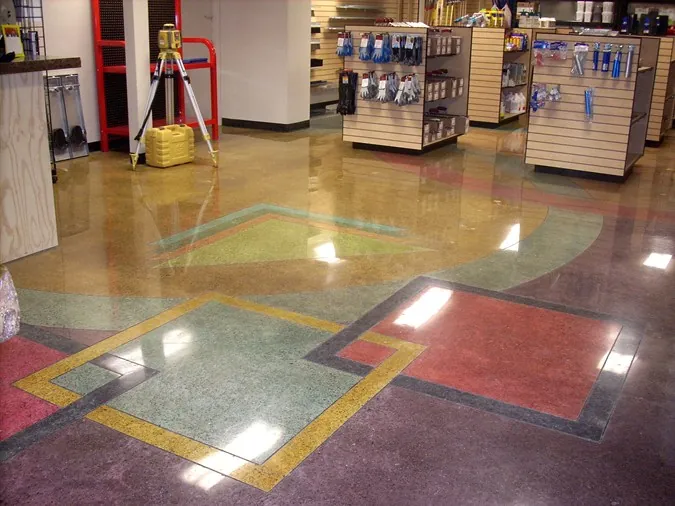 Tienda con el piso de concreto brillante