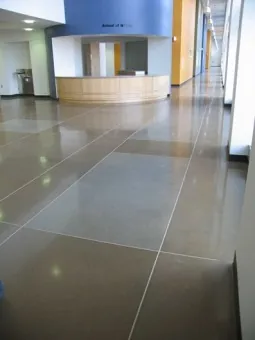 Piso de concreto brillante